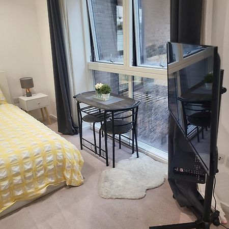 Kayz Lodge- Luxury Ensuite-Private & Shared Accommodation In A New House At The Olympic Village Overlooking Stratford Westfield And Tube Station Londres Extérieur photo