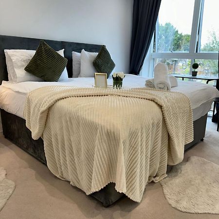 Kayz Lodge- Luxury Ensuite-Private & Shared Accommodation In A New House At The Olympic Village Overlooking Stratford Westfield And Tube Station Londres Extérieur photo