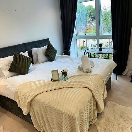 Kayz Lodge- Luxury Ensuite-Private & Shared Accommodation In A New House At The Olympic Village Overlooking Stratford Westfield And Tube Station Londres Extérieur photo