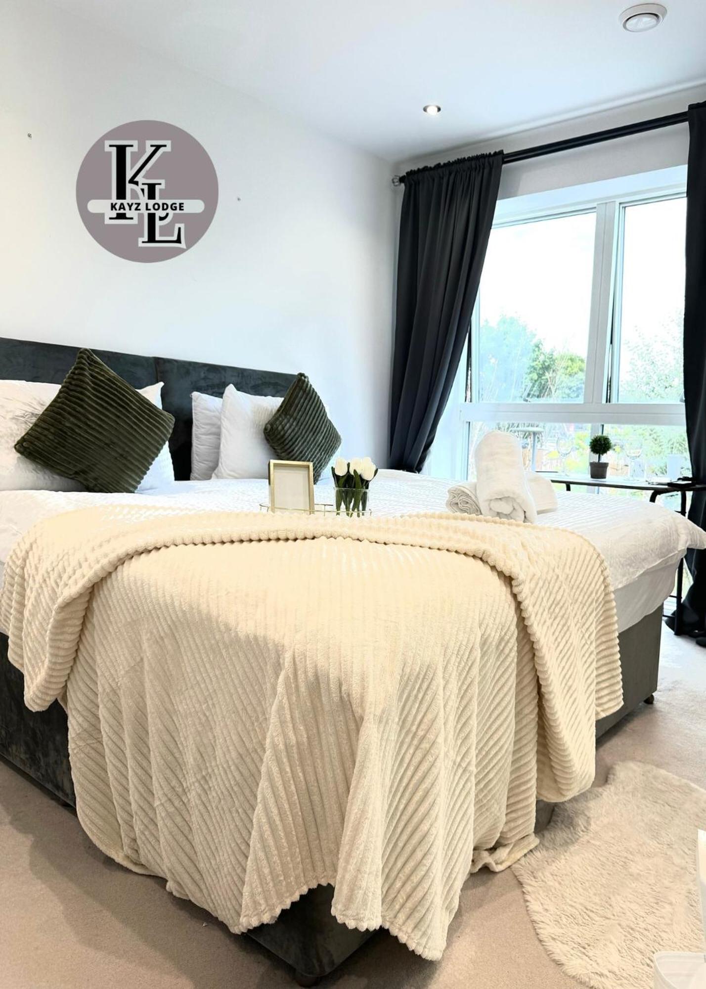 Kayz Lodge- Luxury Ensuite-Private & Shared Accommodation In A New House At The Olympic Village Overlooking Stratford Westfield And Tube Station Londres Extérieur photo