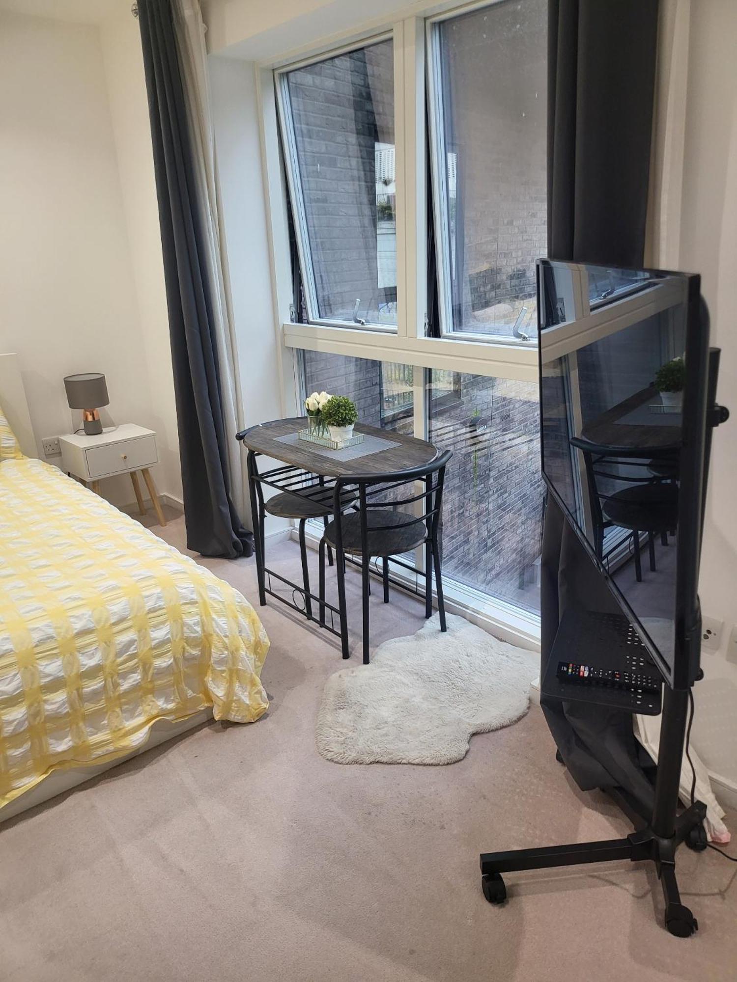 Kayz Lodge- Luxury Ensuite-Private & Shared Accommodation In A New House At The Olympic Village Overlooking Stratford Westfield And Tube Station Londres Extérieur photo