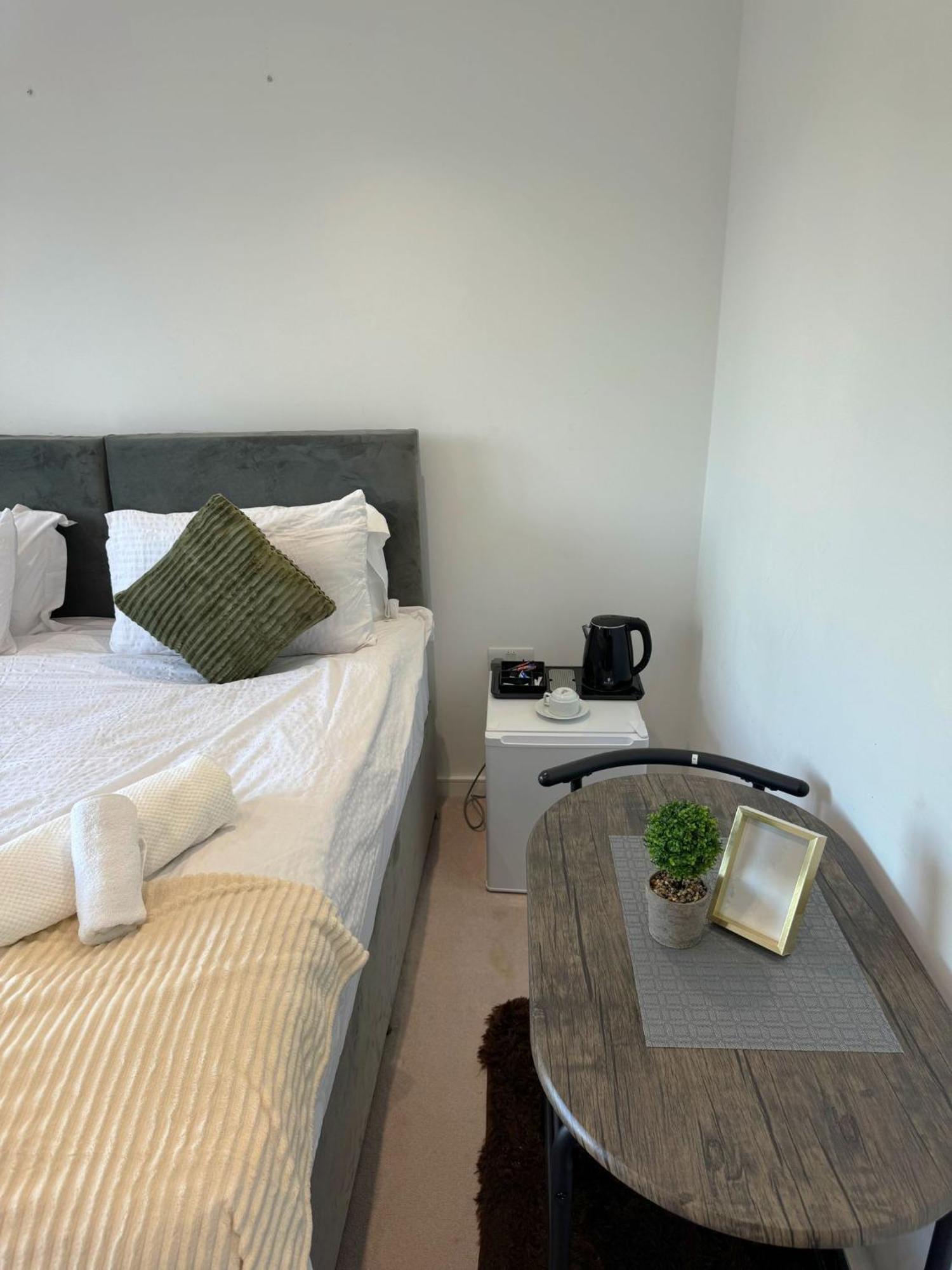 Kayz Lodge- Luxury Ensuite-Private & Shared Accommodation In A New House At The Olympic Village Overlooking Stratford Westfield And Tube Station Londres Extérieur photo