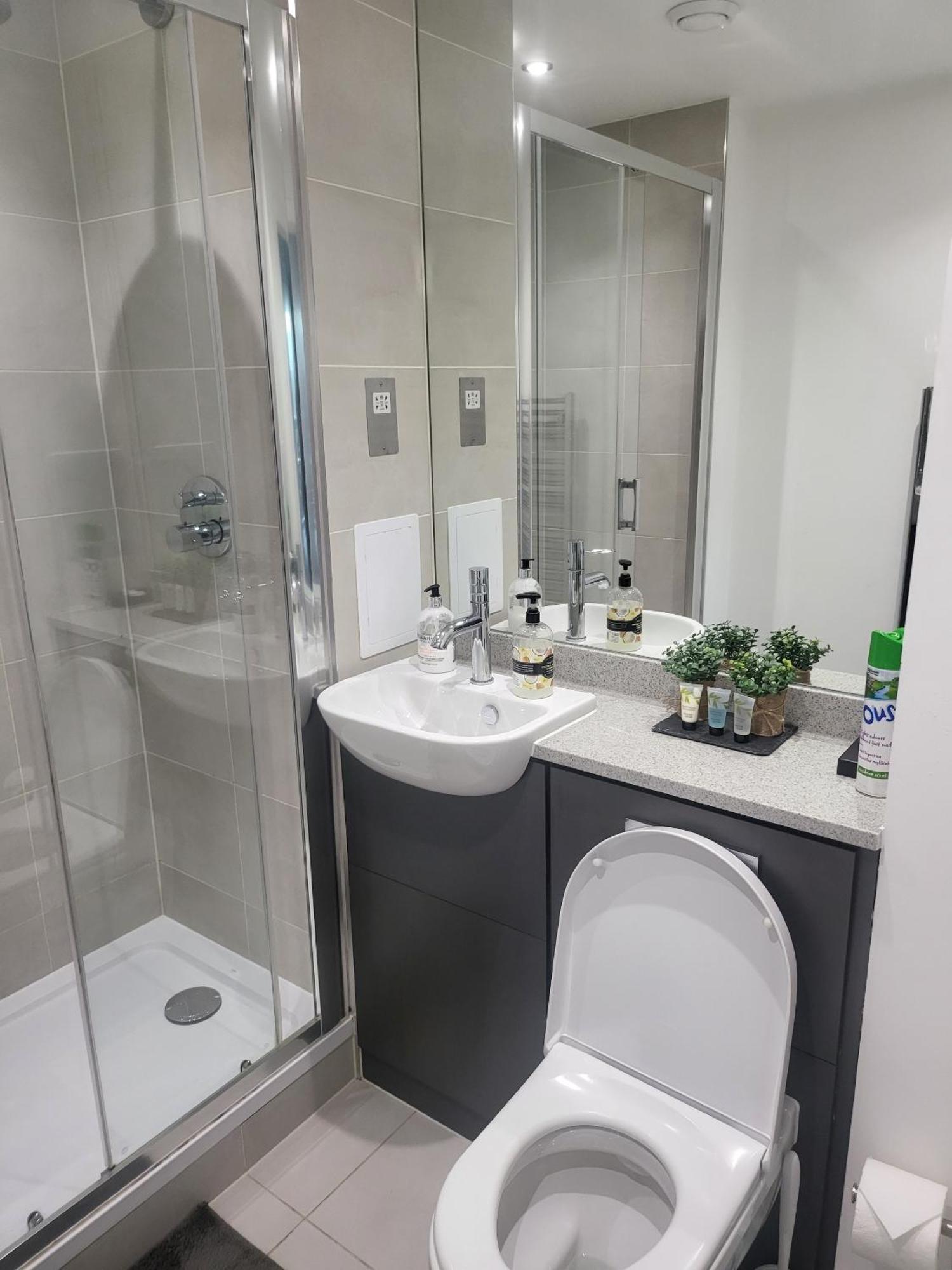 Kayz Lodge- Luxury Ensuite-Private & Shared Accommodation In A New House At The Olympic Village Overlooking Stratford Westfield And Tube Station Londres Chambre photo