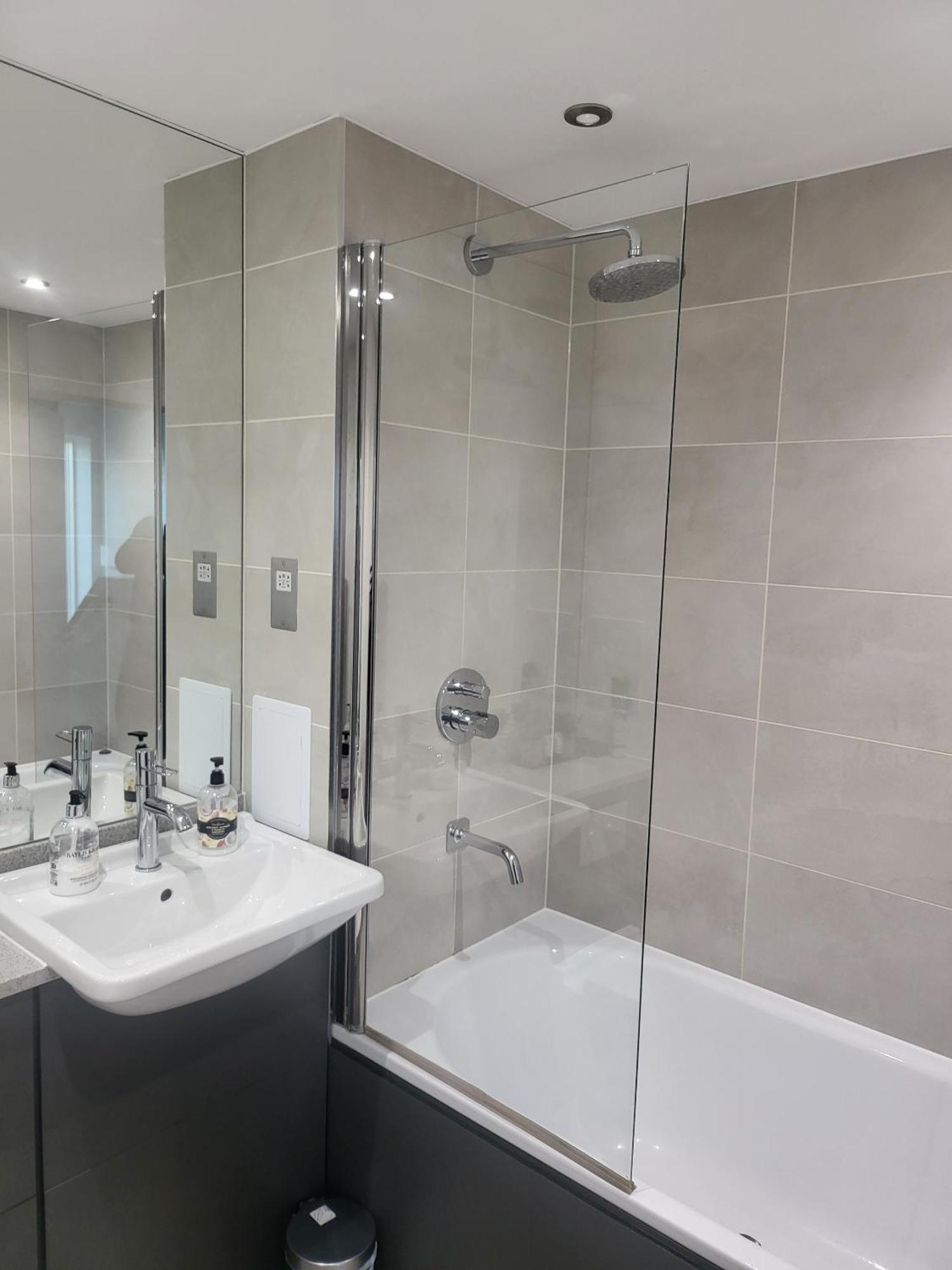 Kayz Lodge- Luxury Ensuite-Private & Shared Accommodation In A New House At The Olympic Village Overlooking Stratford Westfield And Tube Station Londres Chambre photo