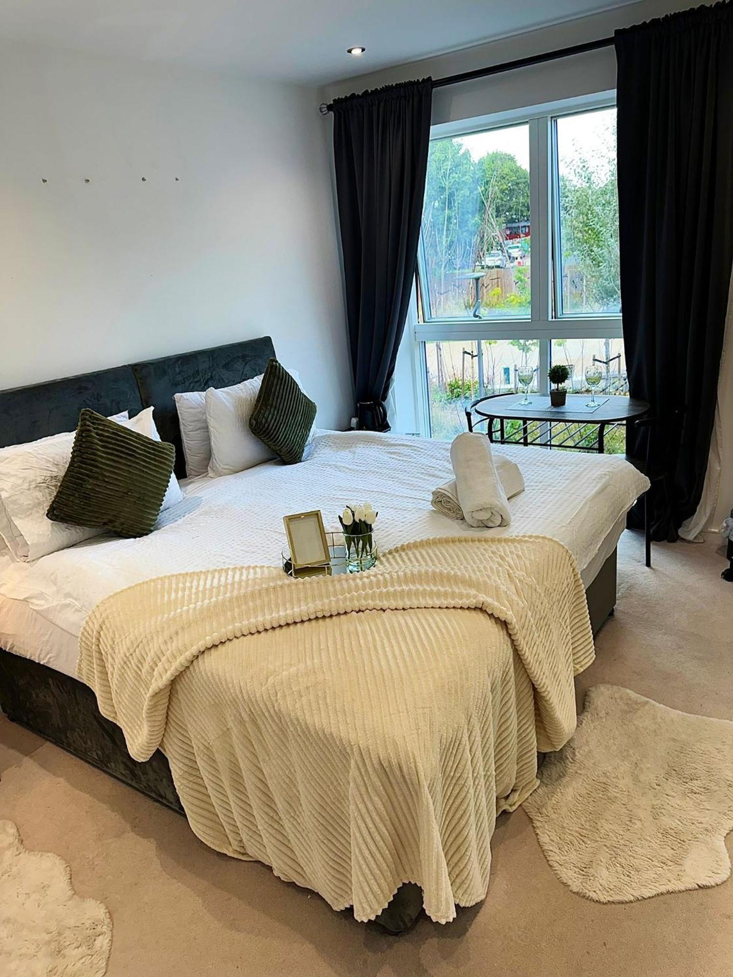 Kayz Lodge- Luxury Ensuite-Private & Shared Accommodation In A New House At The Olympic Village Overlooking Stratford Westfield And Tube Station Londres Extérieur photo