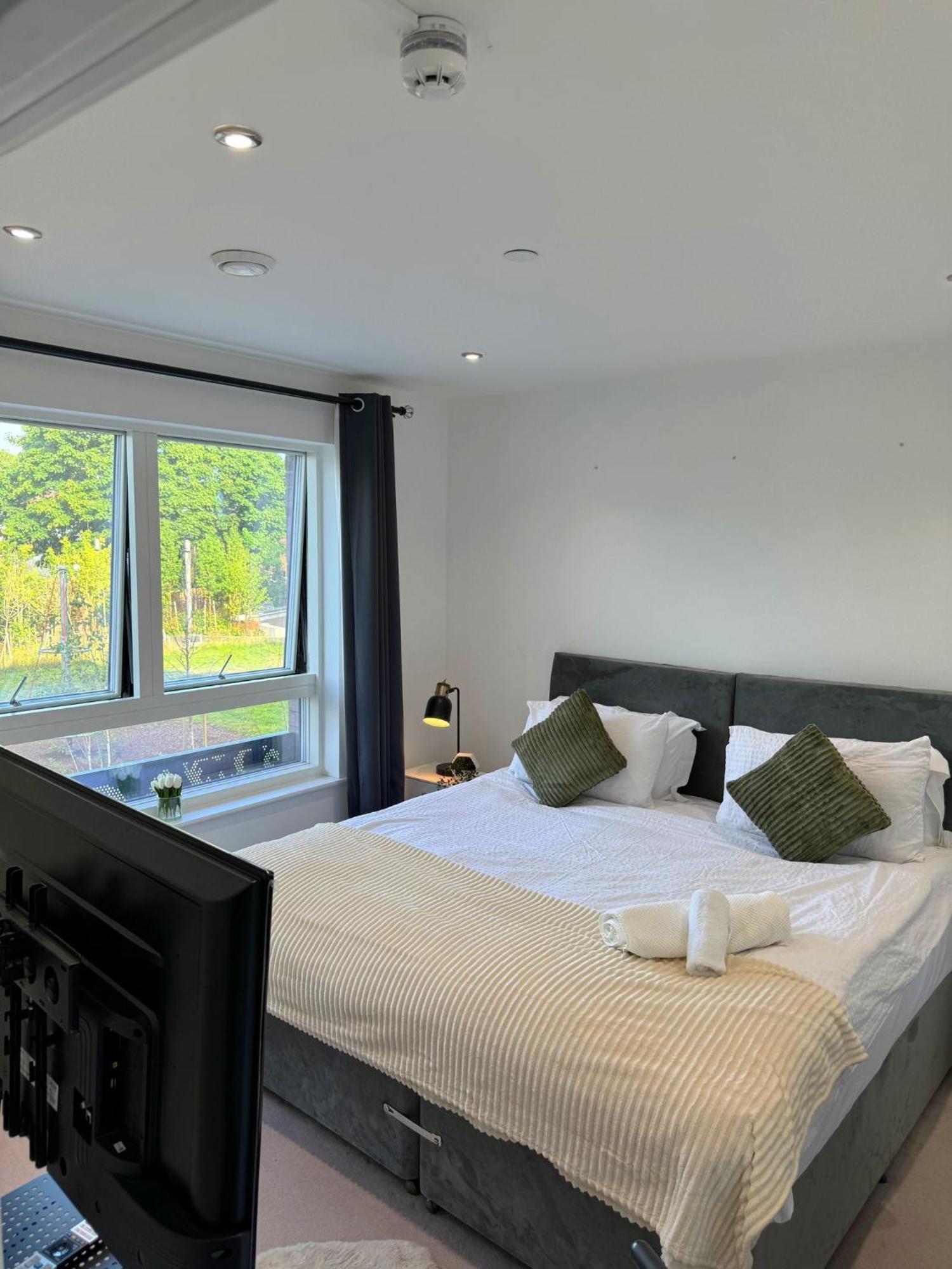 Kayz Lodge- Luxury Ensuite-Private & Shared Accommodation In A New House At The Olympic Village Overlooking Stratford Westfield And Tube Station Londres Extérieur photo